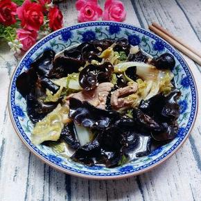 简单美味，撒少许熟芝麻点缀。