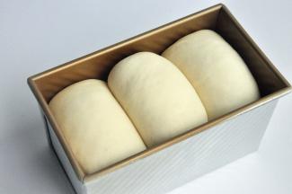 放入烤箱进行第二次发酵，38度发酵至8-9成模。