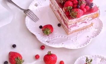 脱模 摆上新鲜的水果装饰 大功告成 水果多多 切件装盘 记得拍照哦