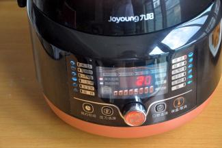 选择电压力煲的煲汤模式，20分钟。