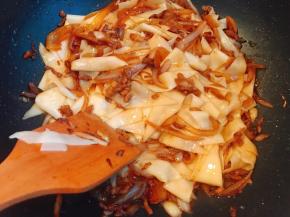 炒均匀，根据口味酌情放盐