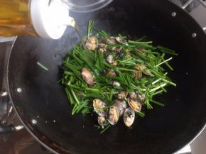 最后加一点油，翻炒