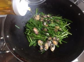 最后加一点油，翻炒