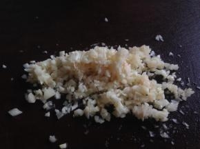 姜和蒜切成末