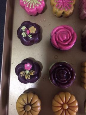 烘烤前刷上薄薄一层清水