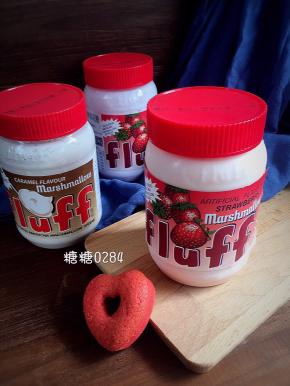 贴上之前预留的包装纸（用巧克力粘合）