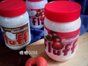 贴上之前预留的包装纸（用巧克力粘合）