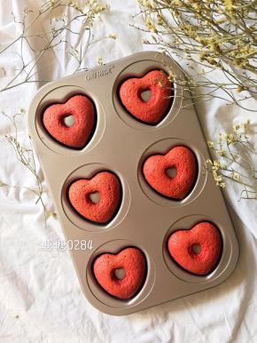 先做好里层的爱心海绵蛋糕（之前有写方子）