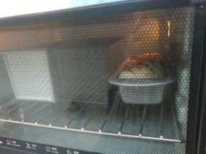 入预热好的烤箱，烘烤25分钟即可（烤箱温度时间根据自己烤箱适当调整。）