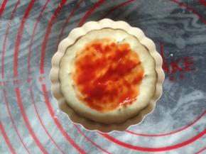 薄薄地涂上一层番茄酱