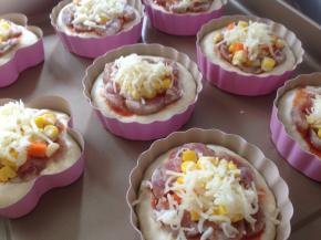 再撒上一些马苏里拉奶酪碎