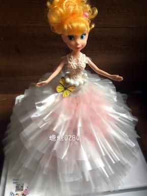 成品！层层糯米纸纱裙，里面火龙果抹面透出来的粉色，让原本透明的糯米纸晕上一层朦胧的粉色……