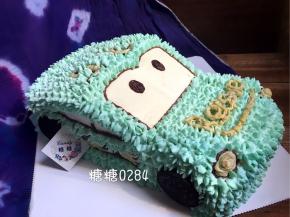 四边贴上奥利奥饼干，充当车轮