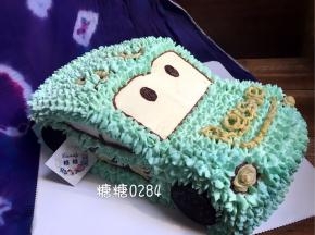 四边贴上奥利奥饼干，充当车轮