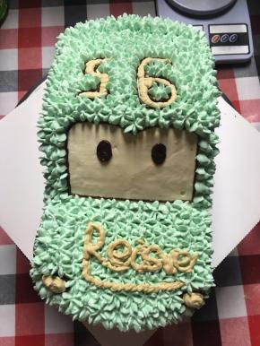 填充数字并在车头盖上写上英文字