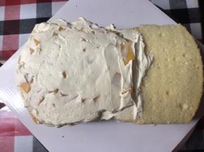 第二层是做车上身位置，所以水果放一半就可以了