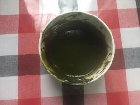 抹茶粉加水混合均匀待用（如果用五十铃抹茶粉，颜色会很赞哦！）