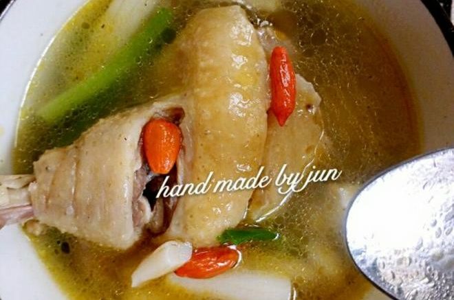 双菇鸡腿汤