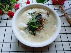 撒上葱花和香菜。