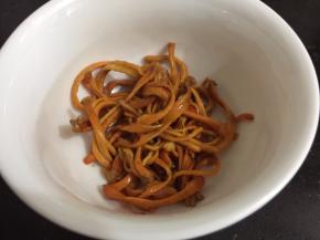 6. 虫草花浸泡洗干净备用