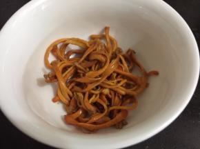 6. 虫草花浸泡洗干净备用