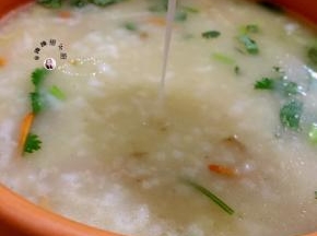 9. 煮好的粥浓稠，香滑，口感真的超级棒的，调味后即可
