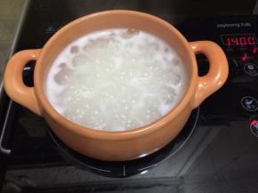 7. 大米加水煮开