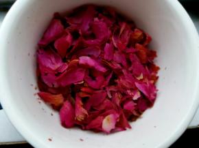 花瓣儿撕下来，只要花瓣。