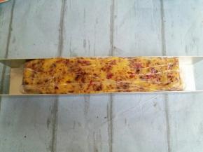 放入模具内整好型，放冰箱速冻半小时