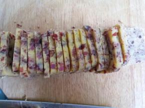 半小时后拿出来，切成均匀厚的块状。。烤箱预热，180度烘烤20分钟