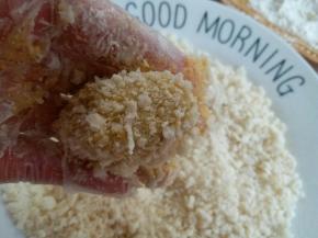 最后在面包糠里滚一圈儿