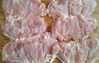 用刀背剁过之后的样子，肉会松一点