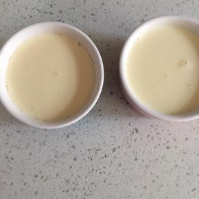 10:再倒入蛋黄液至烤碗8分满。