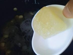 冰糖冷水冲洗一下，加入锅中。