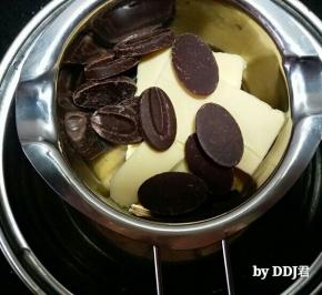 黄油和巧克力隔热水融化