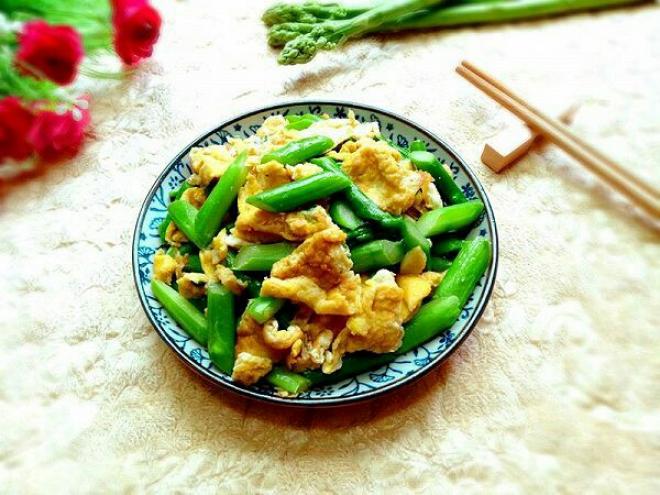 芦笋炒鸡蛋