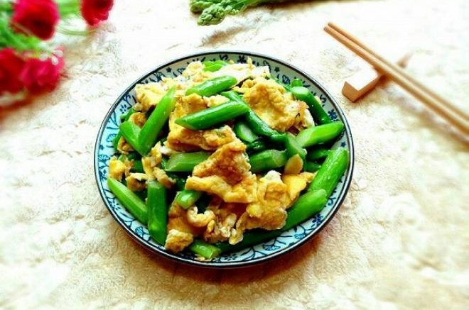 芦笋炒鸡蛋
