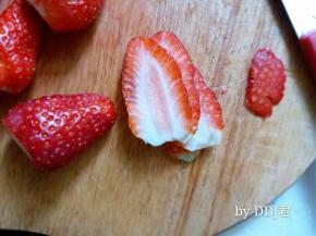 草莓切片，切均匀点