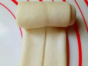 从上往下卷起来，依次做完。