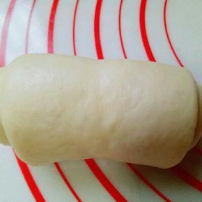 发酵好的面团是原来的两倍大，可以烘烤。