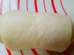 发酵好的面团是原来的两倍大，可以烘烤。