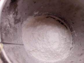 糯米粉和木薯粉混合备用。