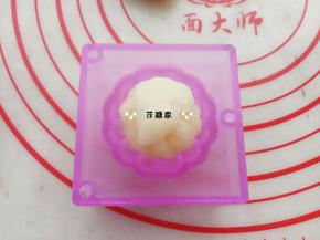 阳晨和果子模具，我要说的是它还有一点好处，就是上面有三个定位的插槽，这个设计在使用的时候特别方便。点个赞！