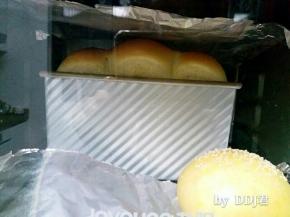 烤的山形的，180度烤了10分钟，转170度20分钟，460克面团涨这么高。。