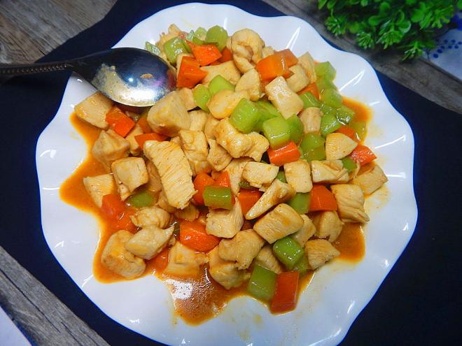 莴笋胡萝卜烧鸡丁