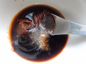 加入直及水搅拌均匀