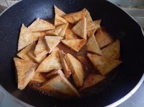 加入炸好的豆腐