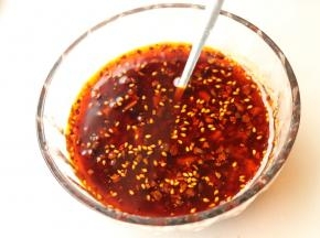 再加入其余调料，拌匀，蘸料就做好了。