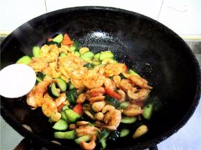 加入少量的盐和糖。