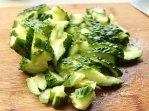 处理好的腐竹切段